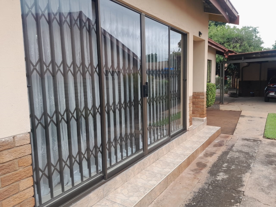 3 Bedroom Property for Sale in Oos Einde North West